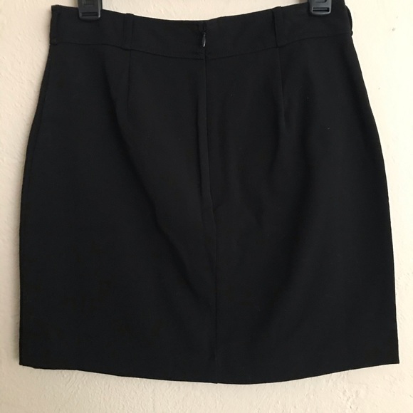 Black Forever 21 Miniskirt - Picture 2 of 5